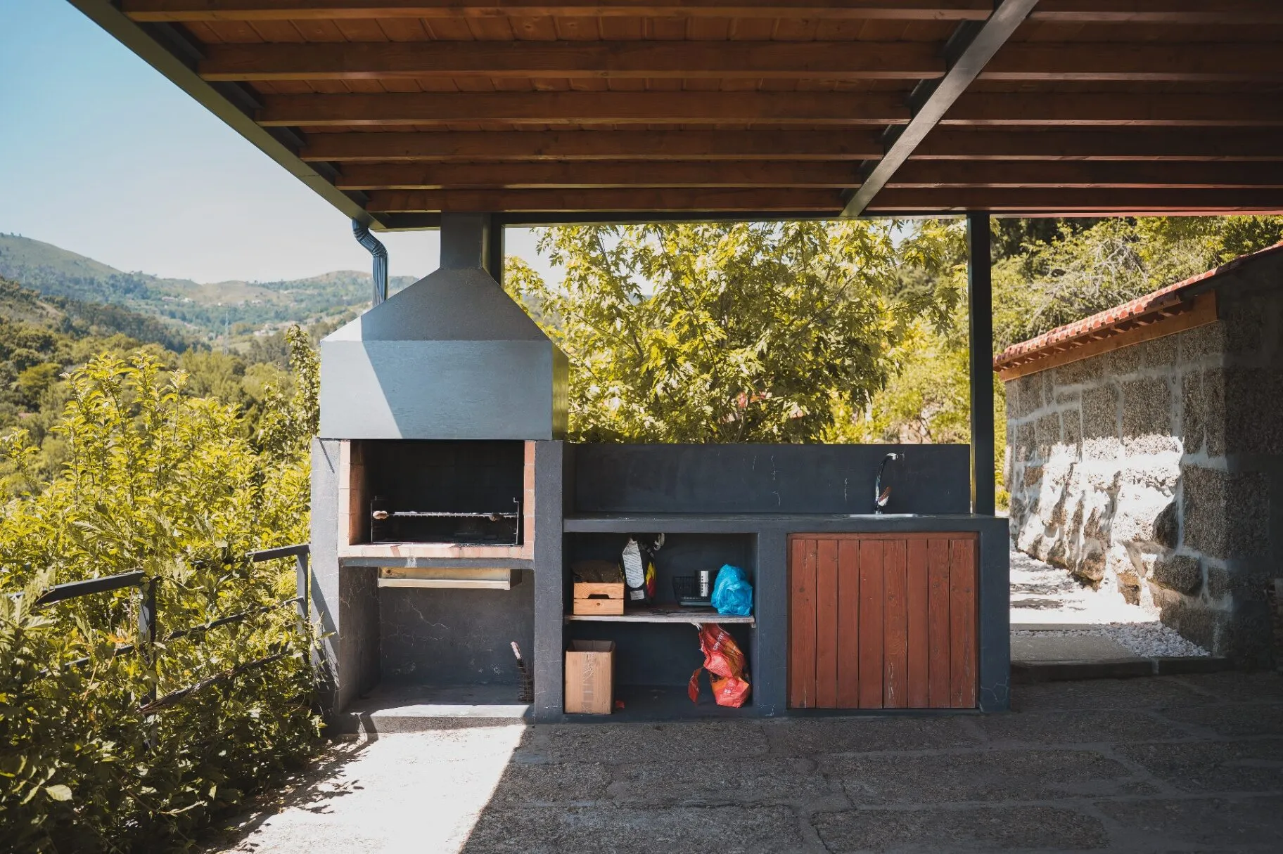 Zona de barbecue e apoio exterior